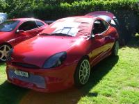 3 silberne Ford Puma auf dem Platz